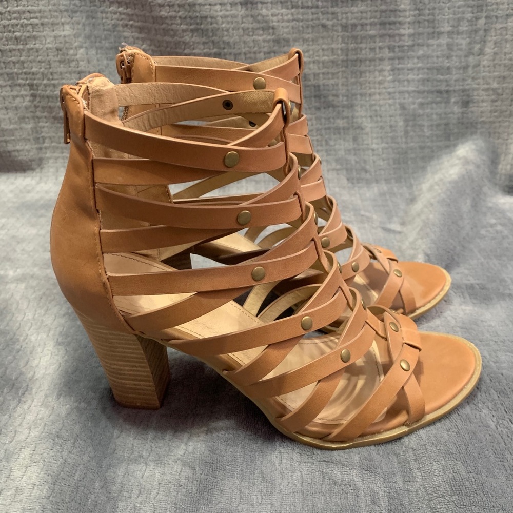 Heels - Picture 1 of 4
